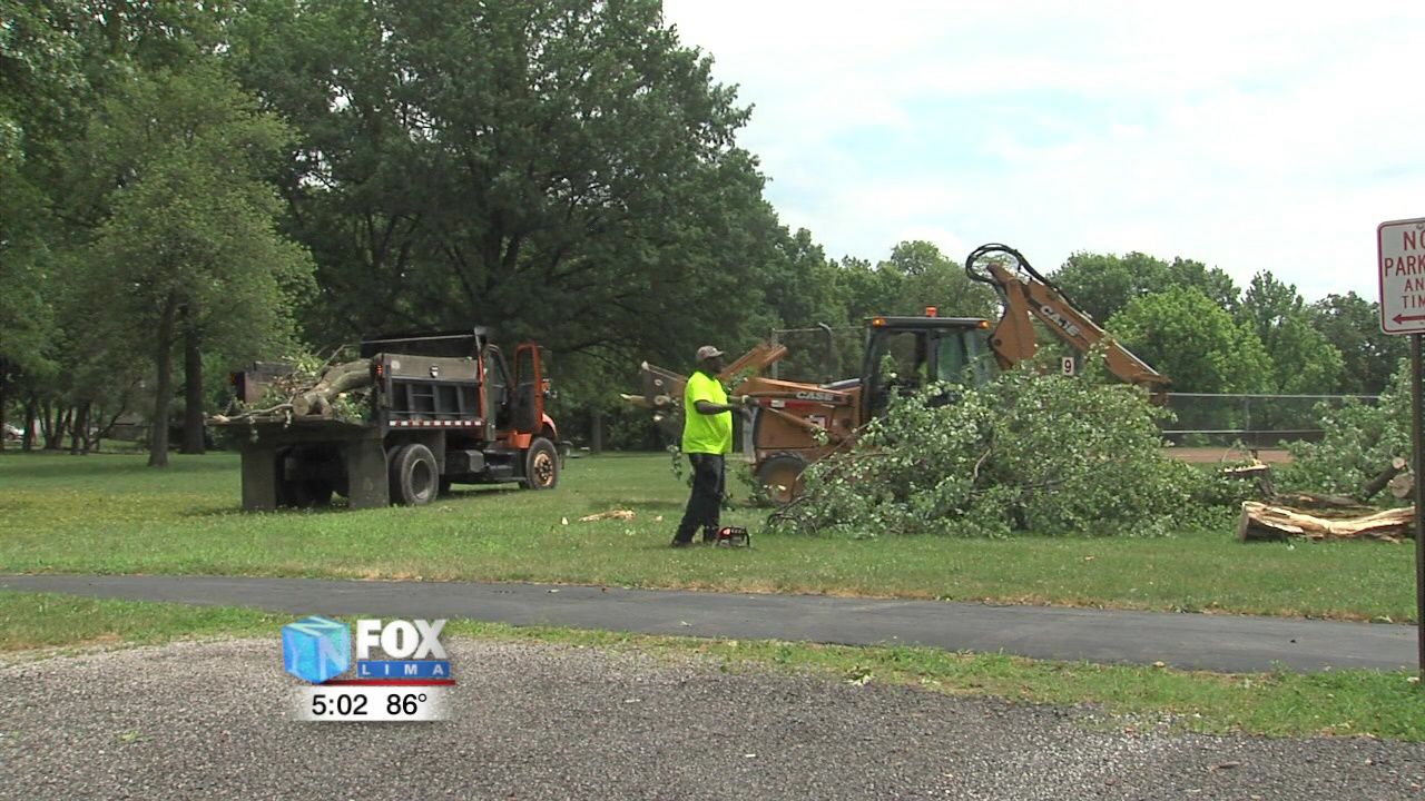 AEP working on restoring power to Lima area 1.jpg